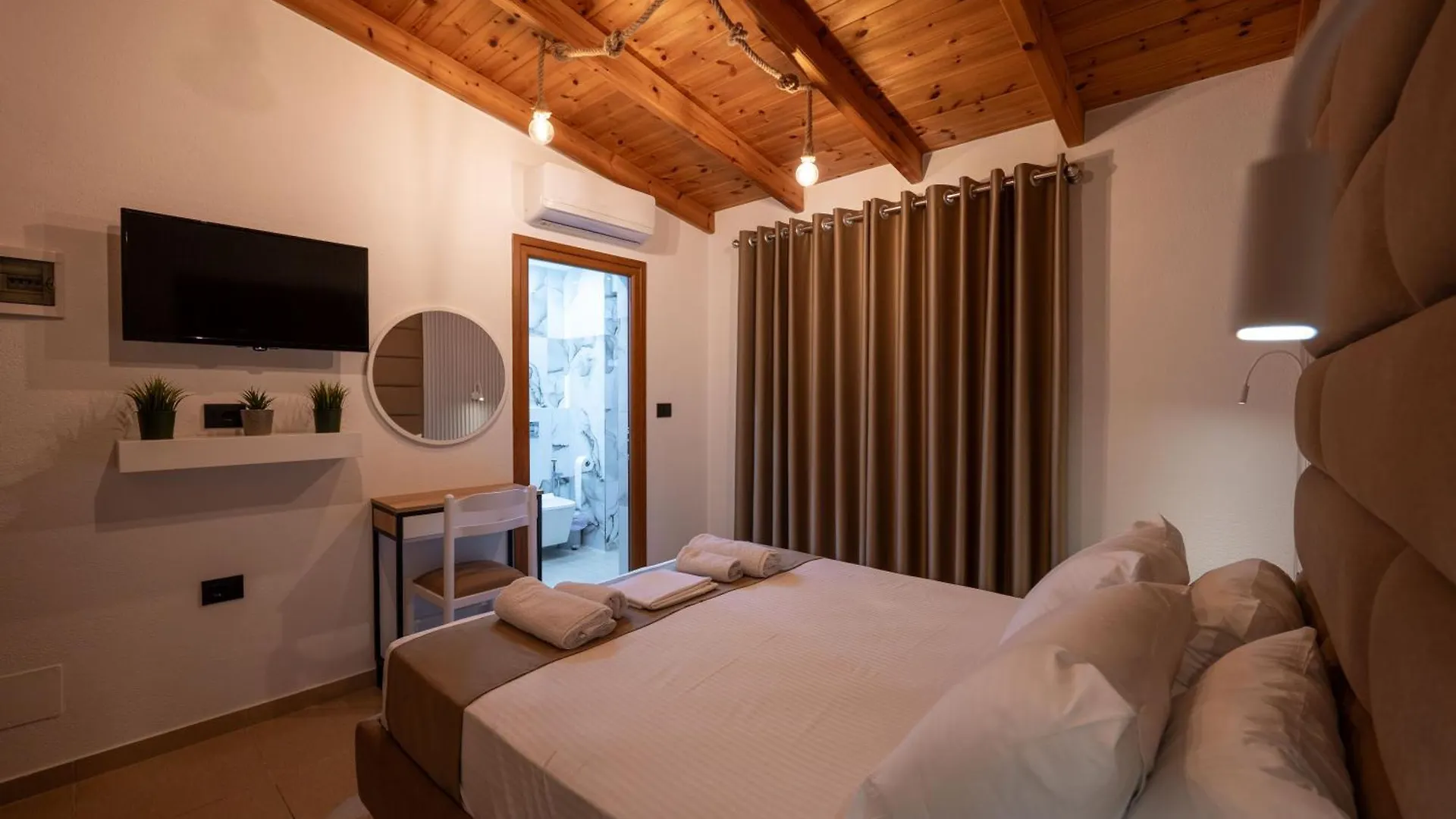 Vila Shpetimi Ksamil 3*,  Albania