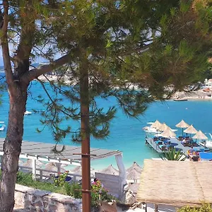 Emar Beachfront Bed and breakfast