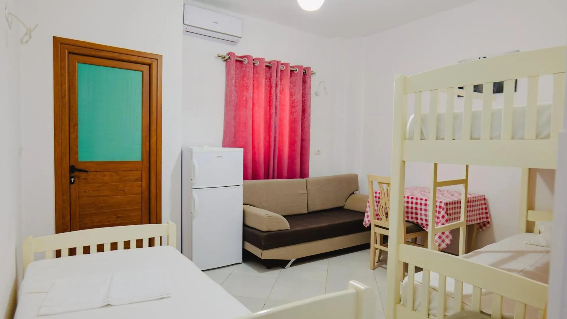 Vila Shpetimi Ksamil 3*,  Albania